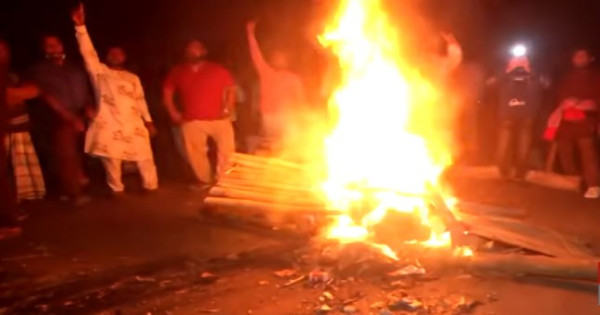 সড়ক অবরোধ