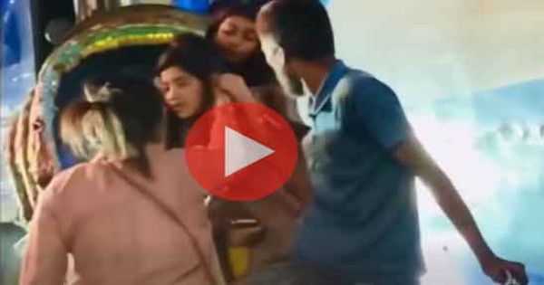 কান ছিড়ে কানের দুল ছিনতাই